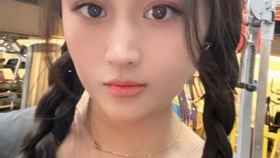 性价比蜜桃臀刘恋