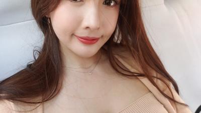 外柔内骚的性感美眉