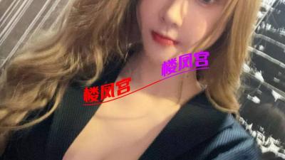 长腿丝袜美少妇