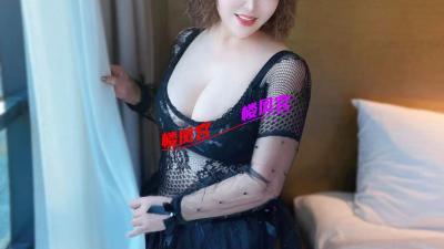 大奶翘臀榨汁机熟女